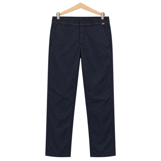 Chino azul marino en percha
