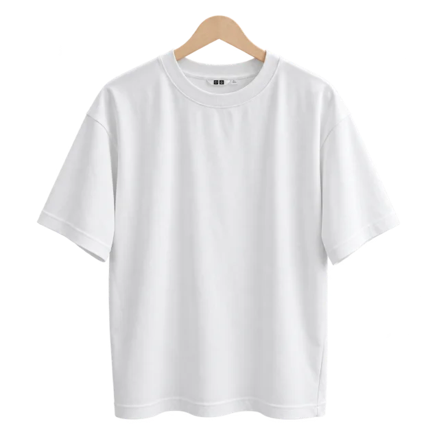 Camiseta blanca en percha